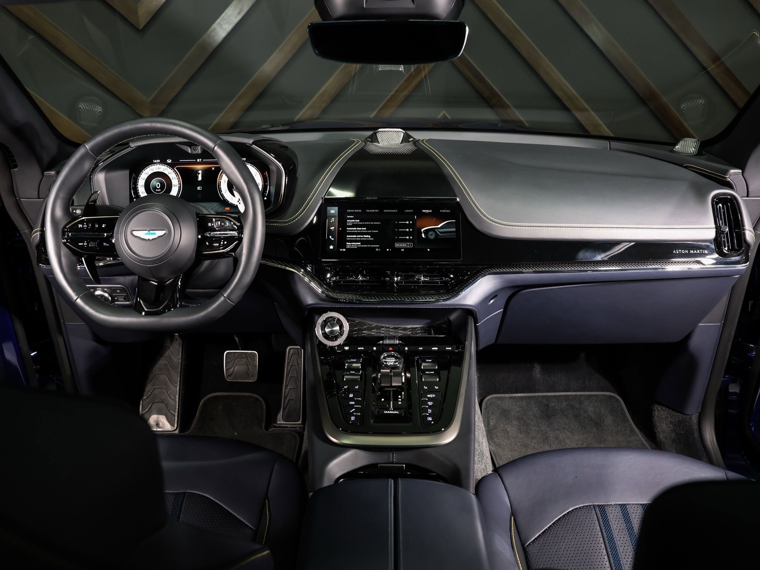 Used 2025 Aston Martin DBX 707 image 4