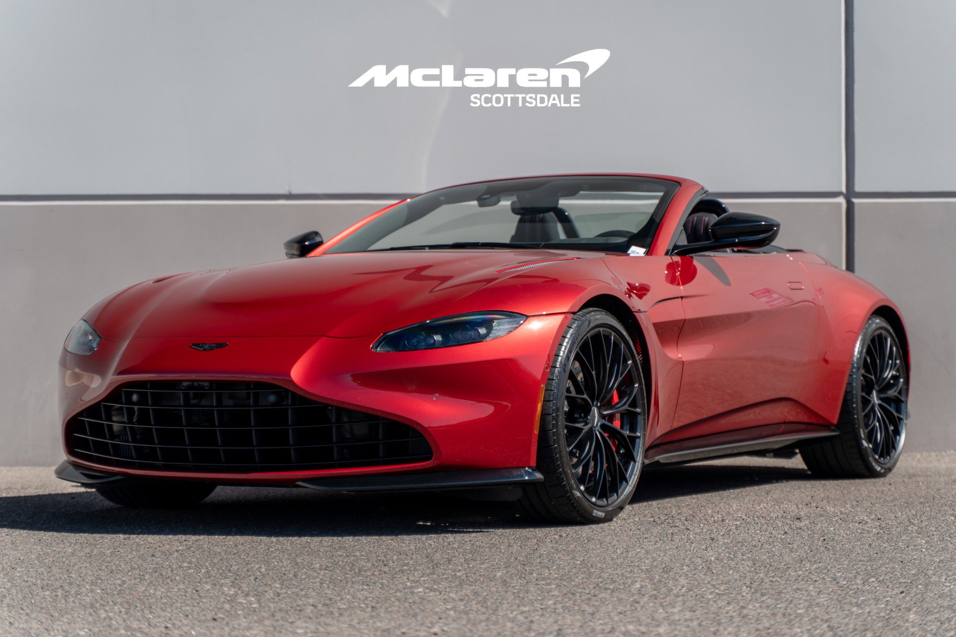 Used 2022 Aston Martin V8 Vantage Roadster image 3