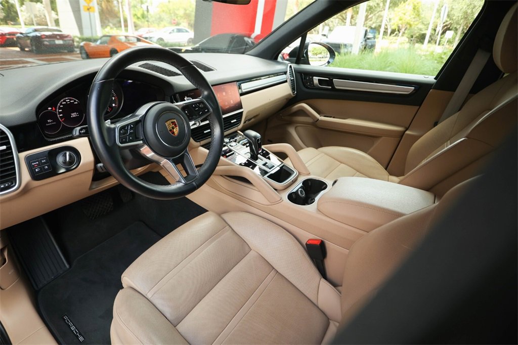 Used 2022 Porsche Cayenne Platinum Edition image 32
