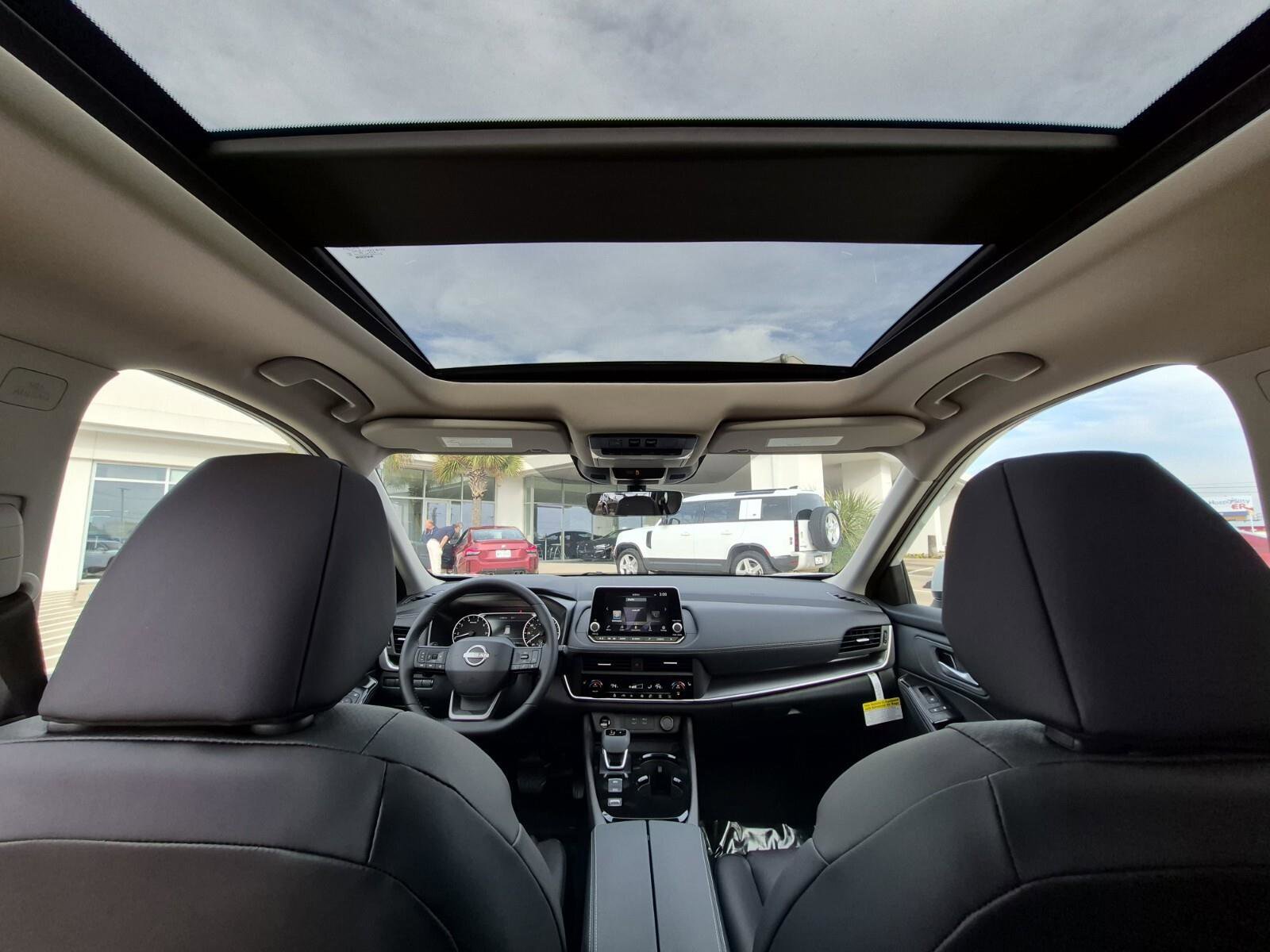 Used 2026 Nissan Rogue SV w/ SV Premium Package image 31