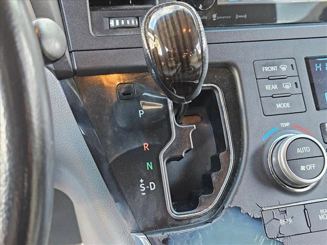 Used 2016 Toyota Sienna XLE w/ XLE Navigation Package image 12