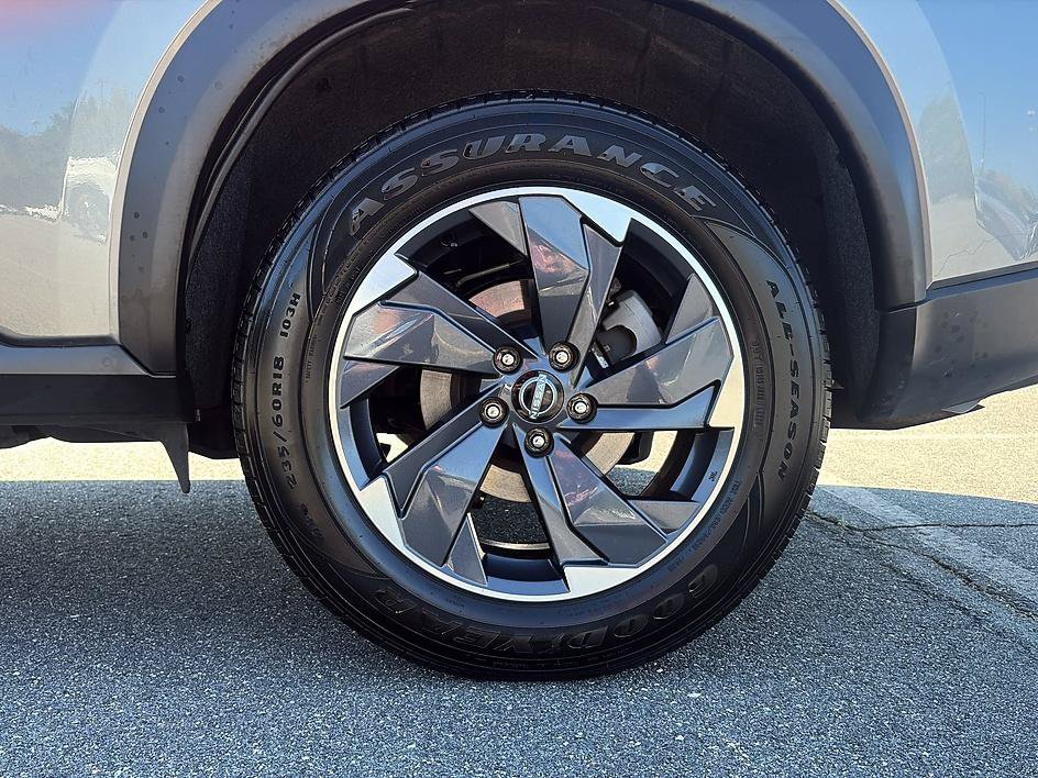 Certified 2025 Nissan Rogue SV AWD/4WD image 10