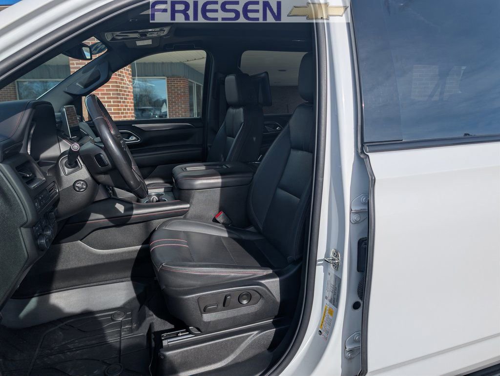 Used 2022 Chevrolet Suburban RST w/ Luxury Package AWD/4WD image 18