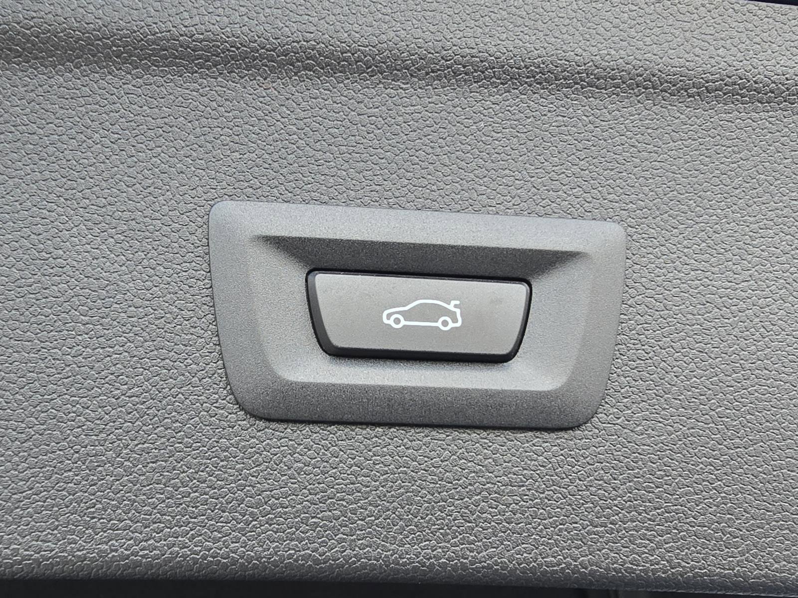 New 2026 BMW iX xDrive60 image 10