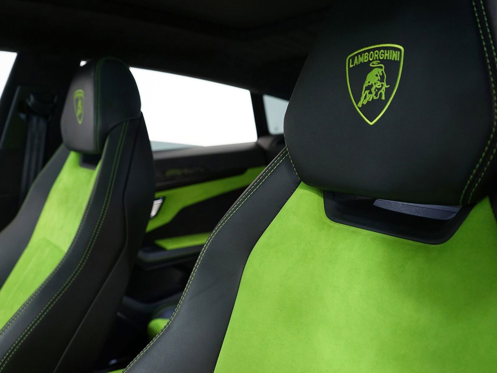 Used 2022 Lamborghini Urus image 25