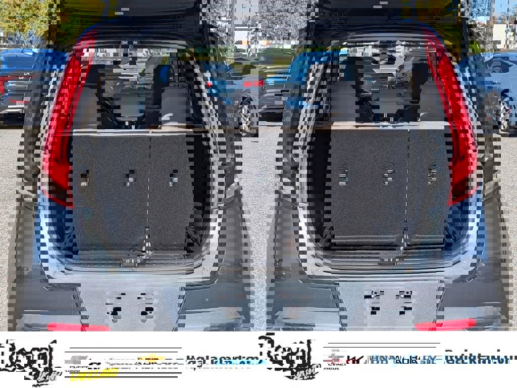 Used 2020 Kia Soul LX image 8