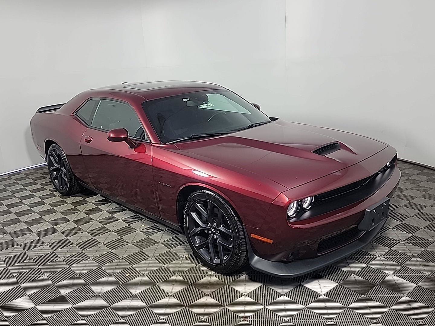 Used 2022 Dodge Challenger R/T w/ Driver Convenience Group RWD image 2