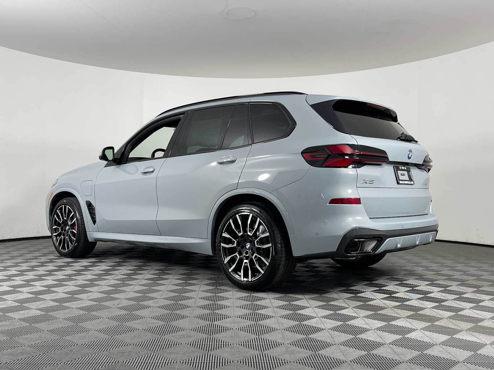 New 2026 BMW X5 xDrive50e w/ M Sport Package image 8