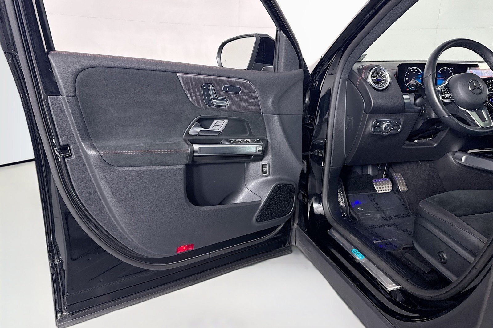Certified 2023 Mercedes-Benz EQB 350 4MATIC SUV image 21