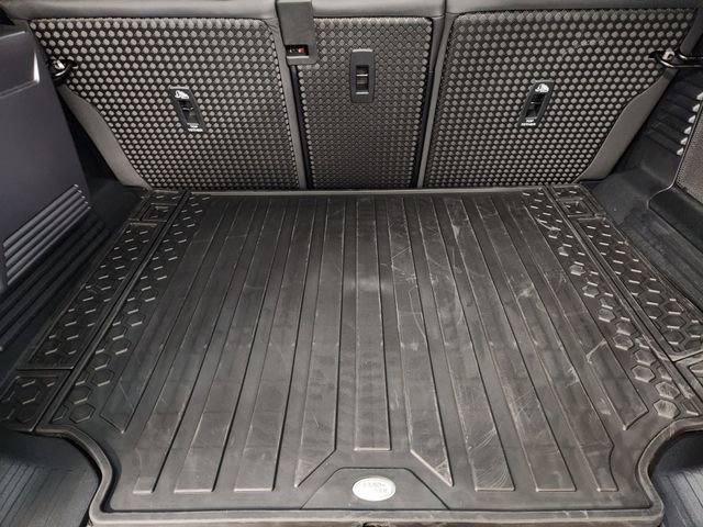 New 2026 Land Rover Defender 110 X-Dynamic SE AWD/4WD image 32