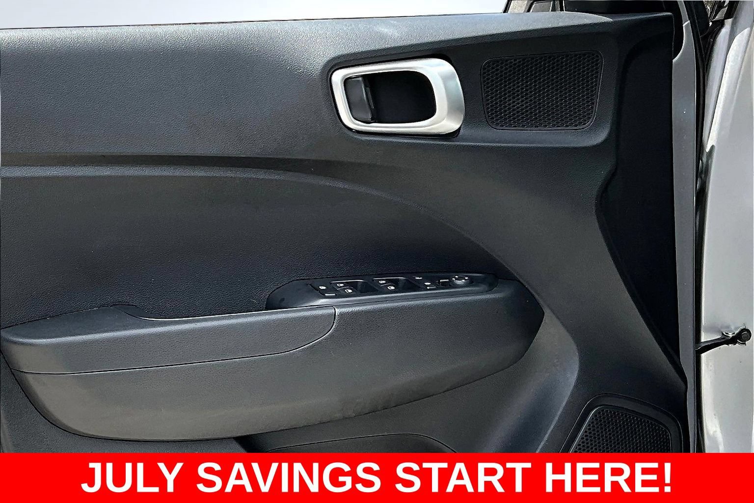 Used 2025 Hyundai Venue SEL FWD image 26