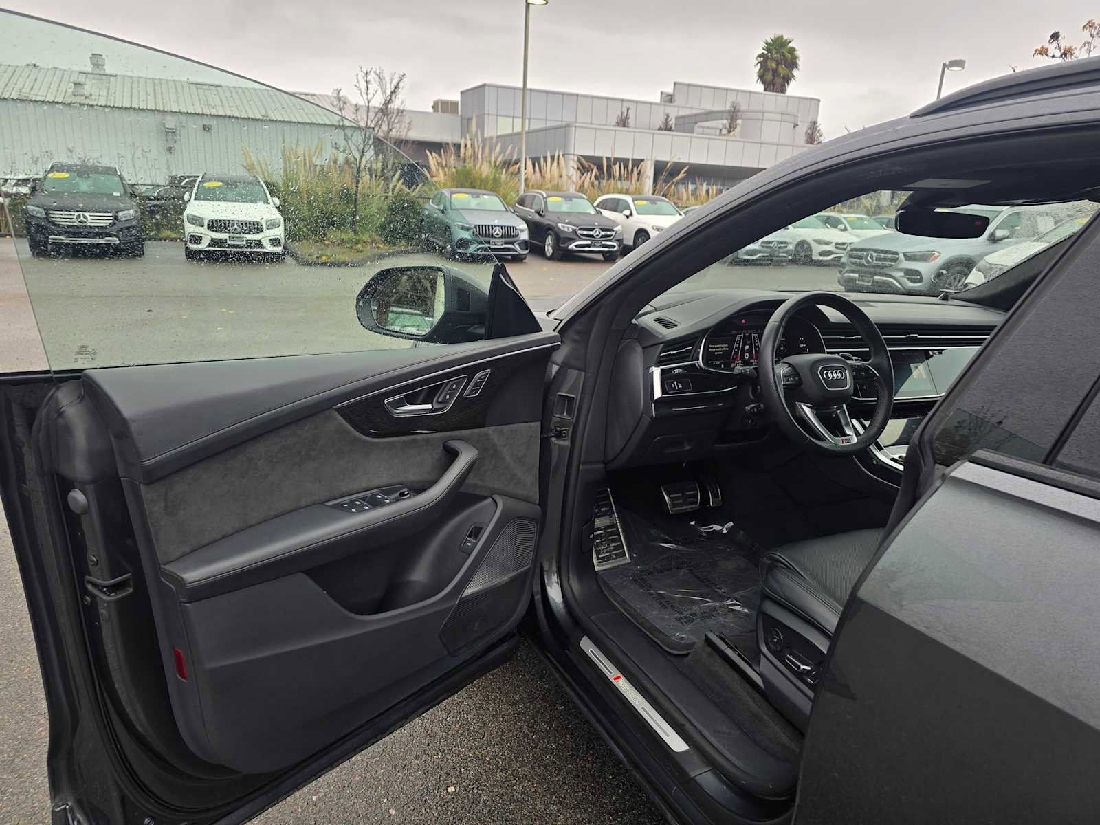 Used 2021 Audi RS Q8 w/ Carbon Optic Package image 21