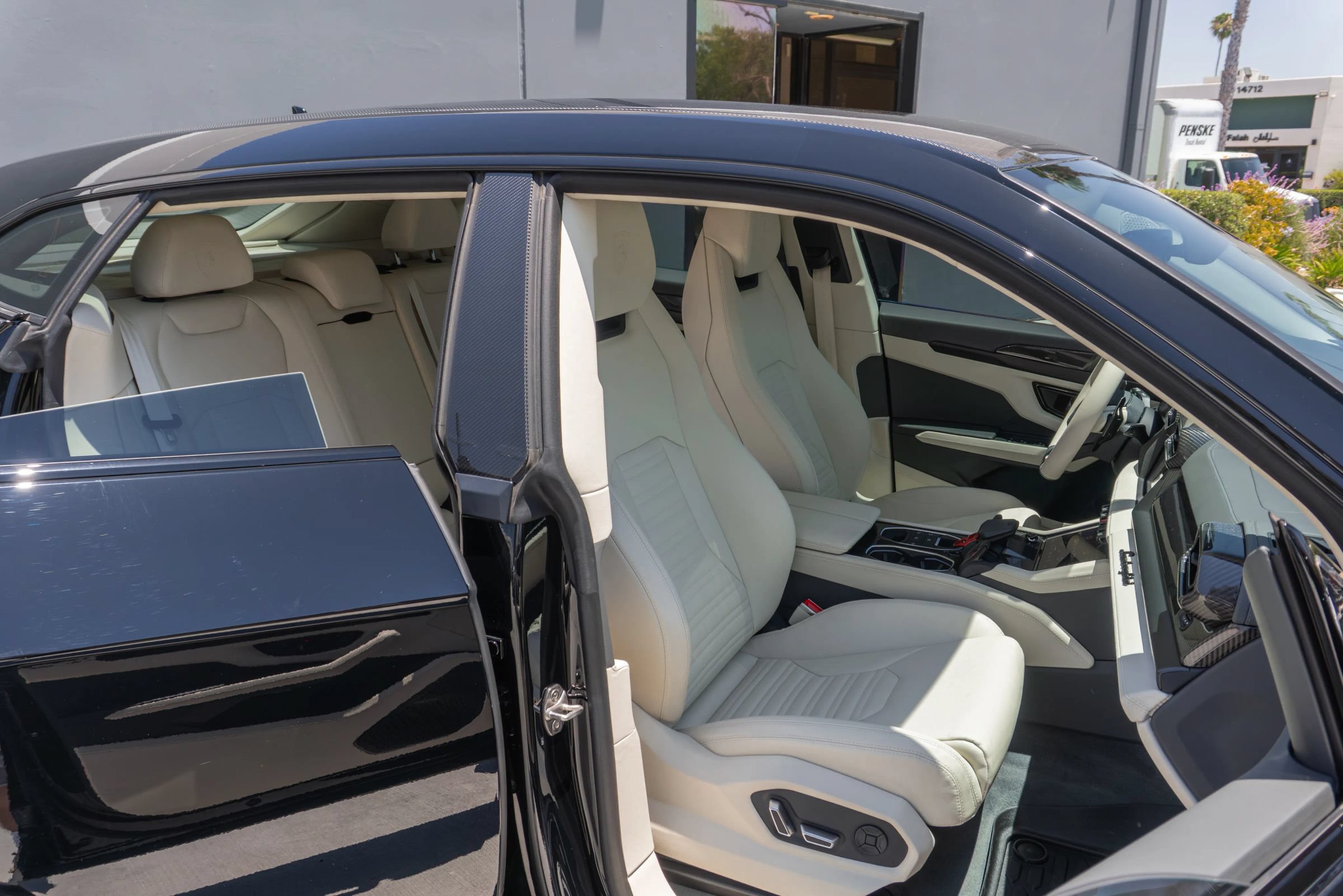 Used 2026 Lamborghini Urus SE AWD/4WD image 51