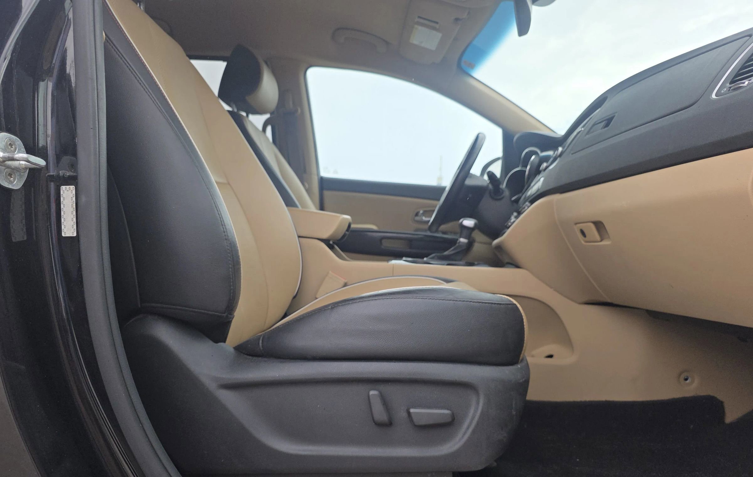 Used 2017 Kia Sedona EX image 19