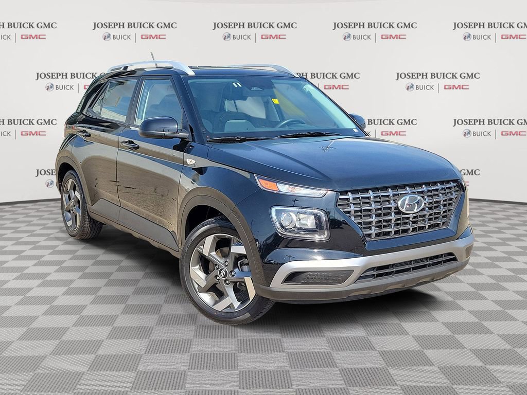 Used 2025 Hyundai Venue SEL image 1