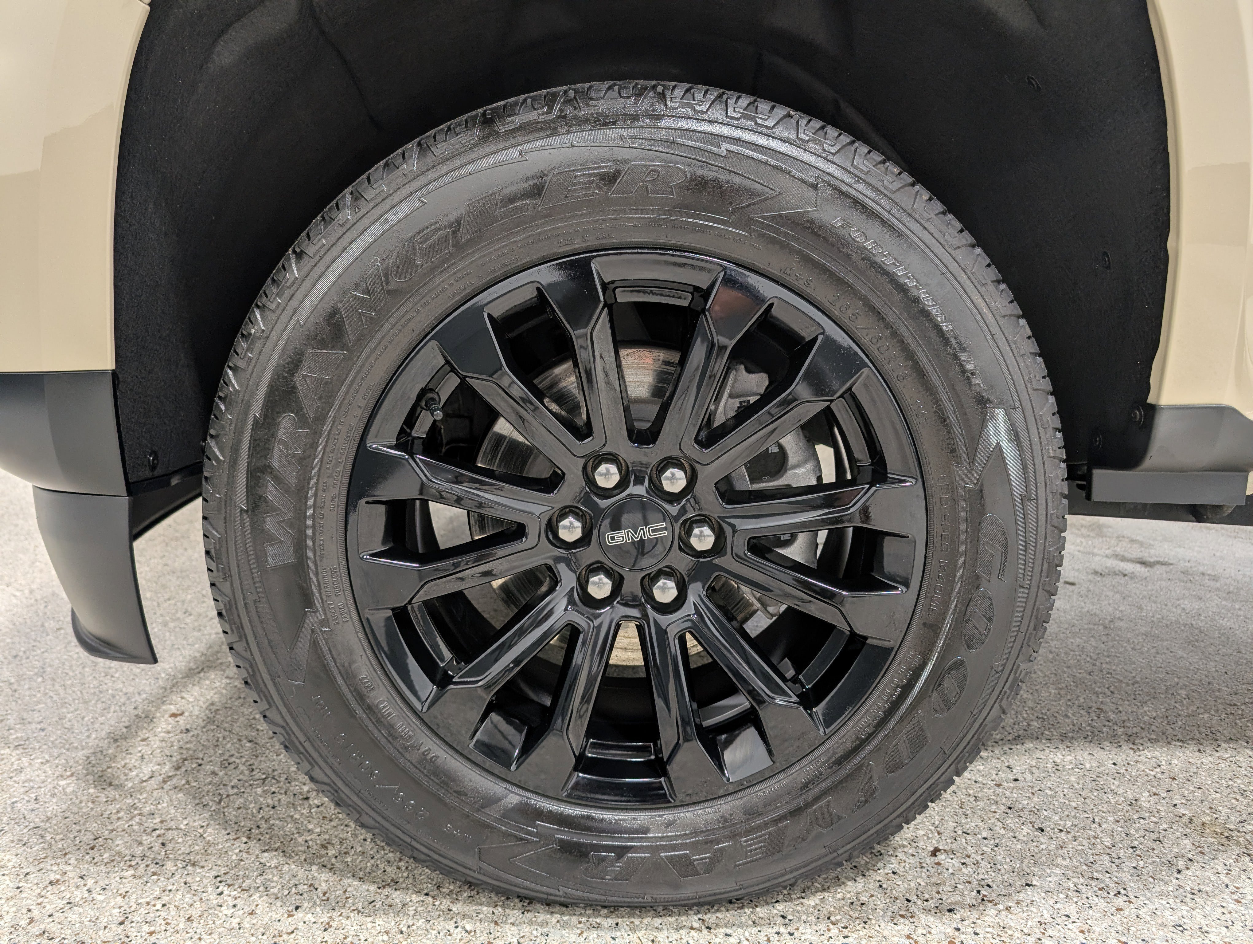 Used 2022 GMC Canyon Elevation w/ Elevation Premium Package image 9