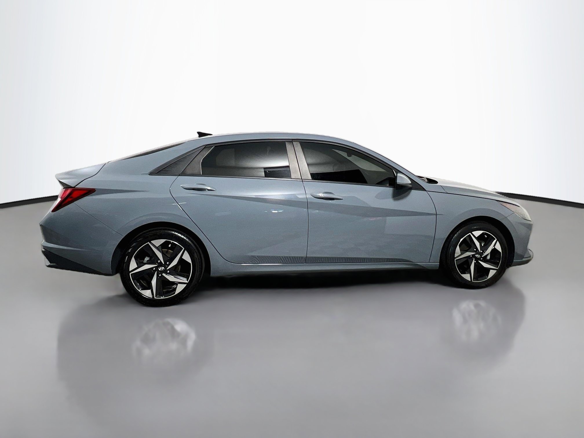 Used 2023 Hyundai Elantra SEL w/ Convenience Package FWD image 3