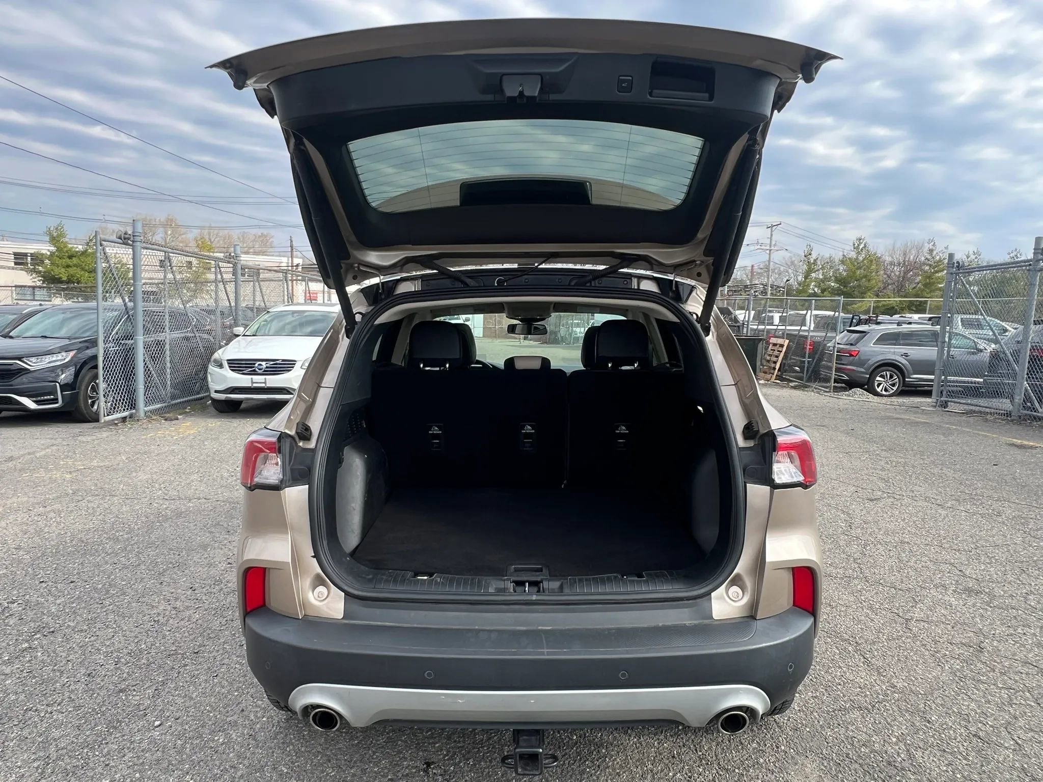 Used 2020 Ford Escape Titanium w/ Titanium Premium Package 2.0 image 9