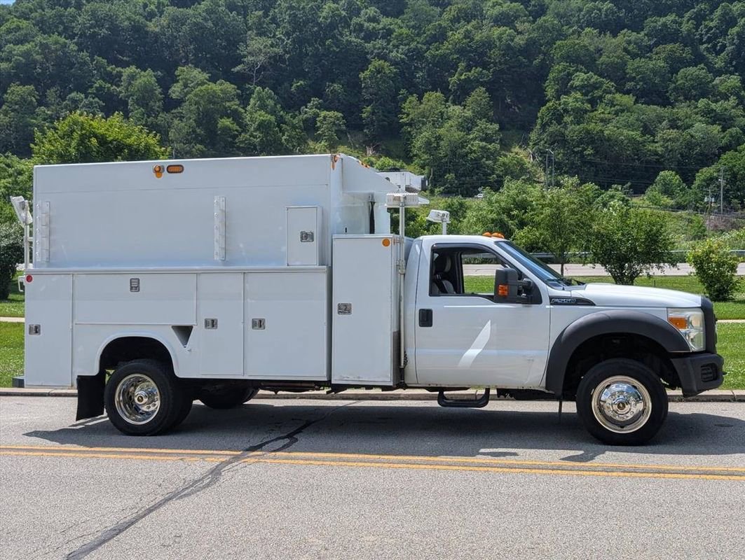 Used 2011 Ford F550 2WD Regular Cab Super Duty w/ Payload Upgrade Pkg image 4