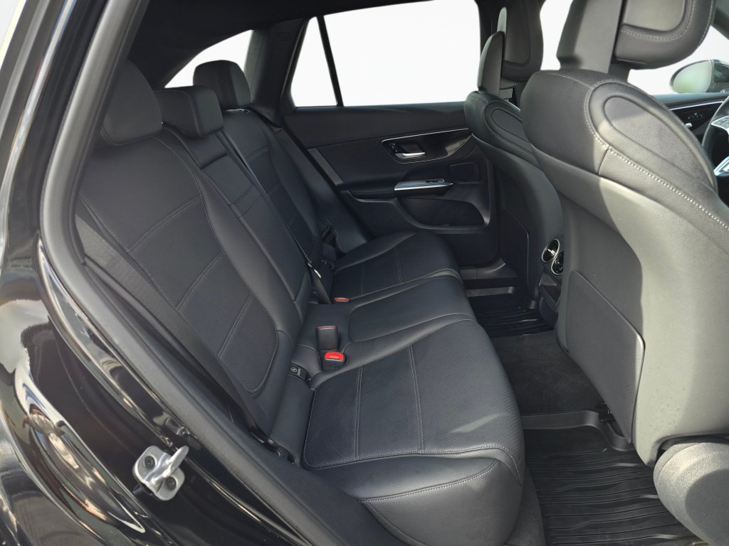 Used 2026 Mercedes-Benz GLC 300 4MATIC image 25