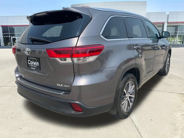 Used 2017 Toyota Highlander XLE w/ Protection Package #3 AWD/4WD image 5