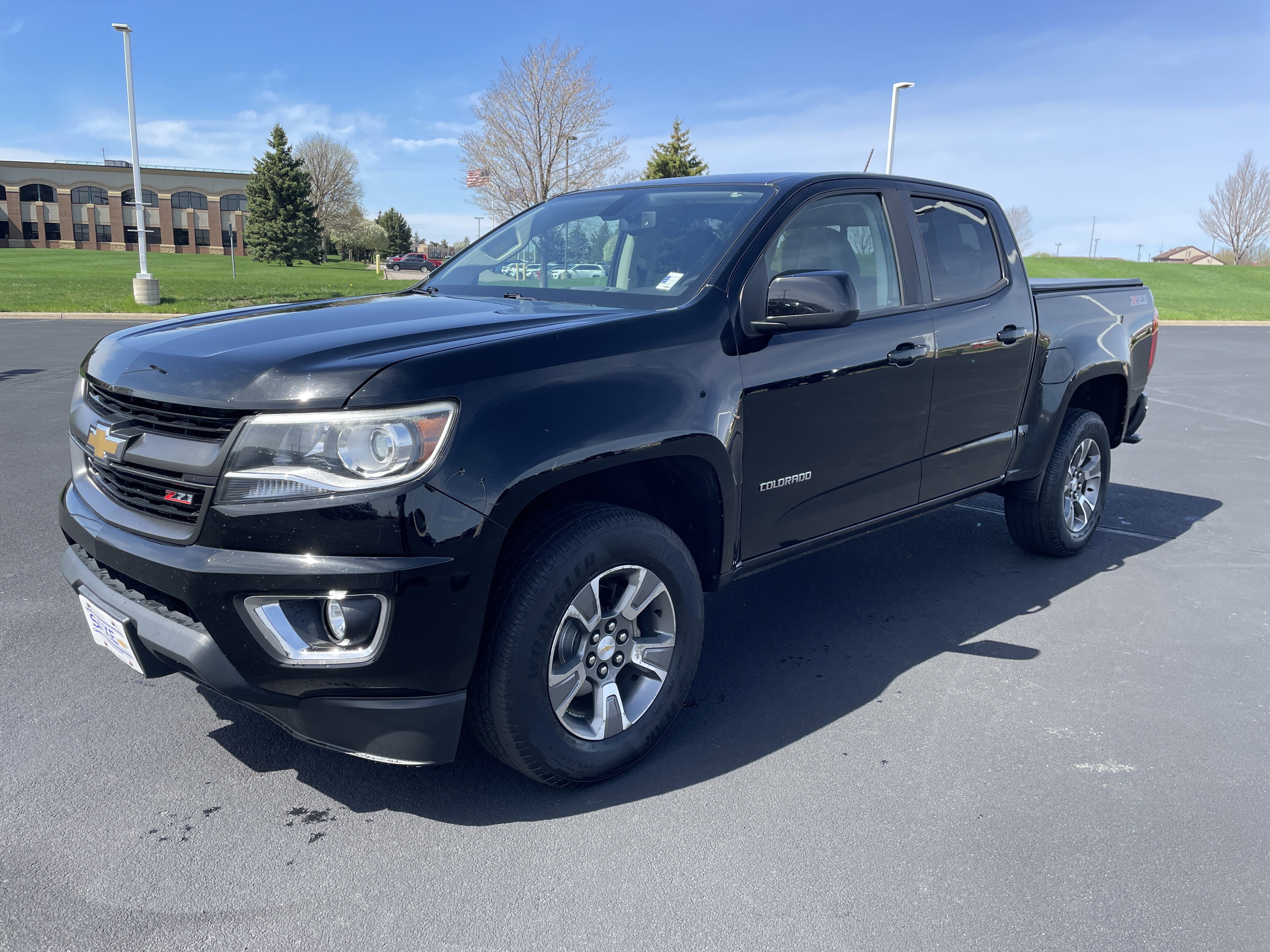 Used 2017 Chevrolet Colorado Z71 AWD/4WD image 1