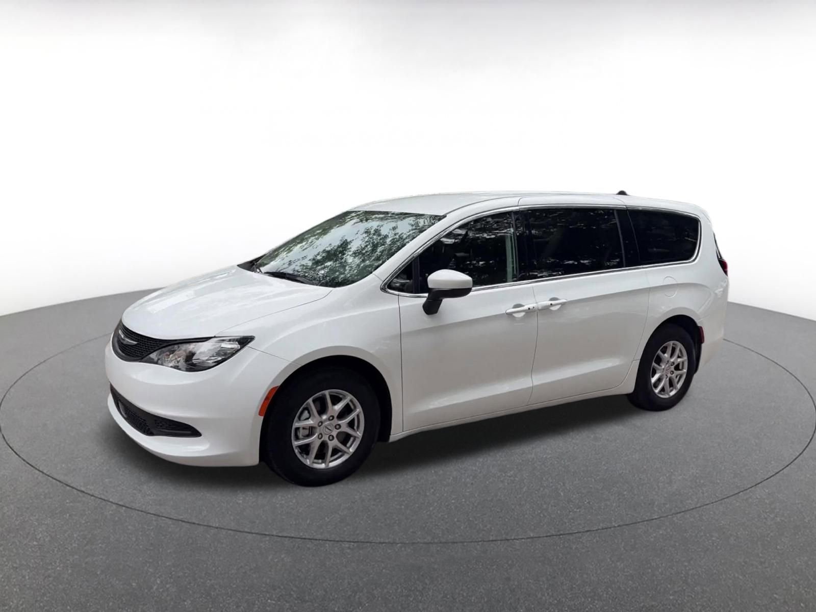 Used 2022 Chrysler Voyager LX FWD image 8
