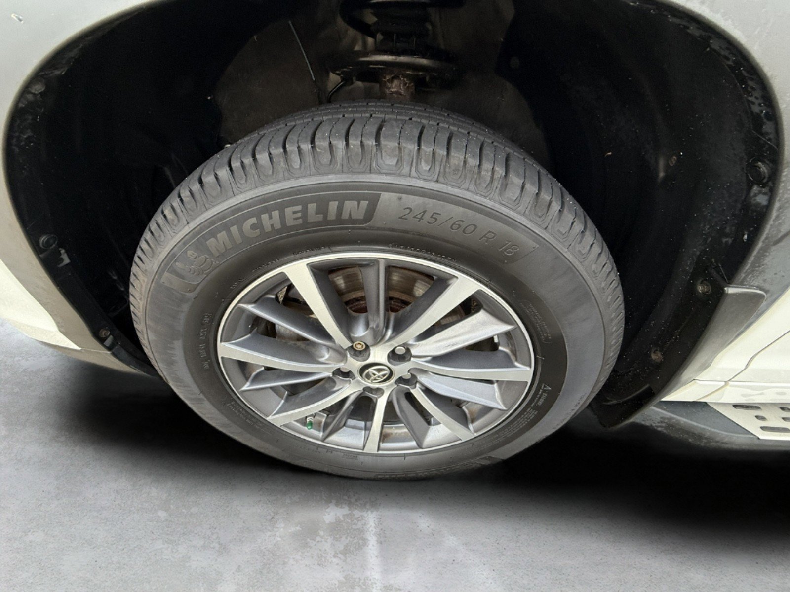 Used 2018 Toyota Highlander XLE image 14