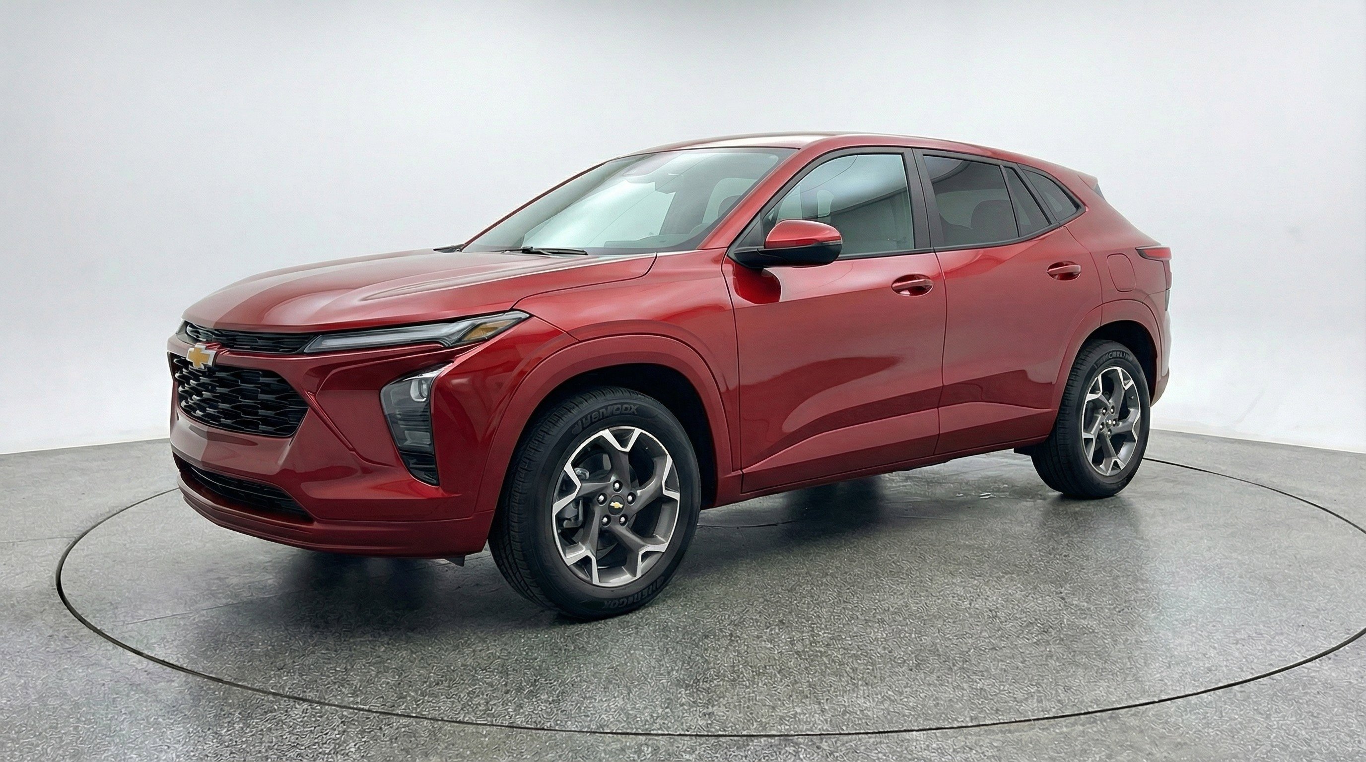 Used 2025 Chevrolet Trax LT FWD image 3