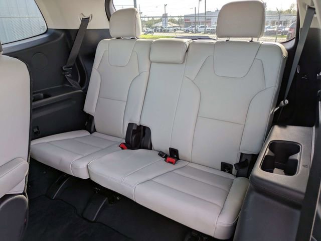 Used 2024 Kia Telluride EX w/ EX Captain's Chair Package image 16