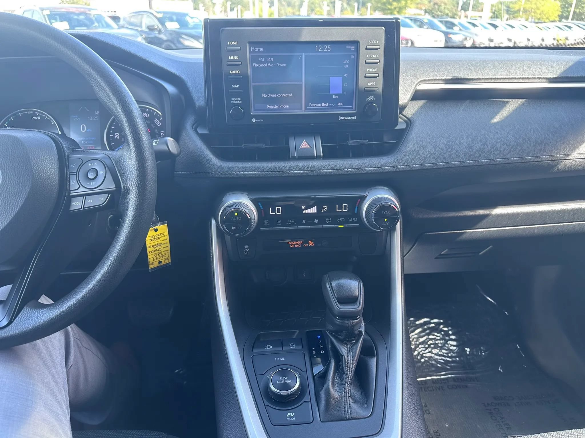 Used 2021 Toyota RAV4 LE AWD/4WD image 17