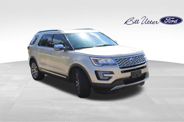 Used 2017 Ford Explorer Platinum AWD/4WD image 3
