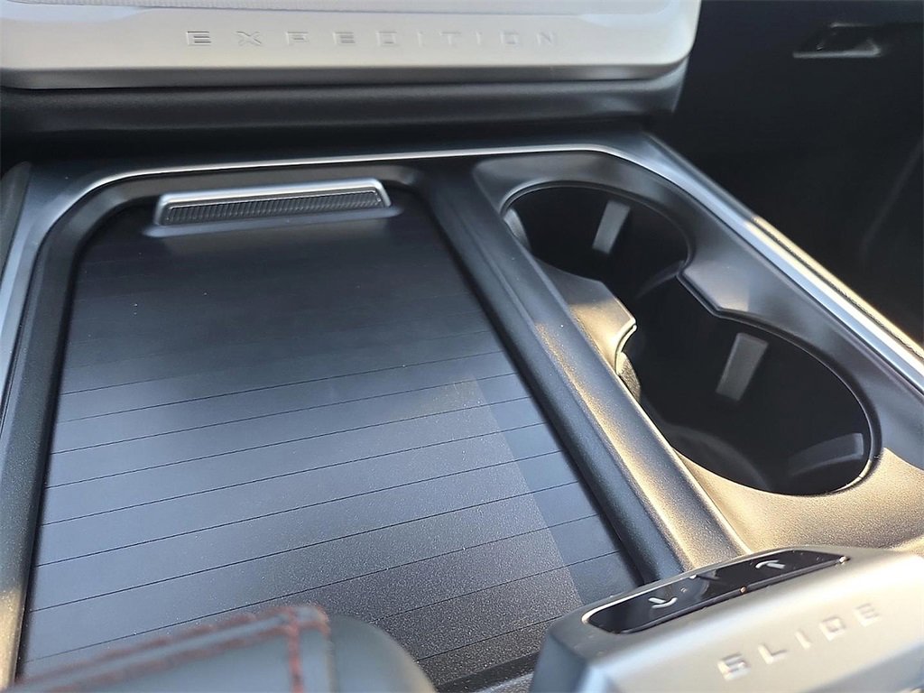 New 2025 Ford Expedition Active image 20