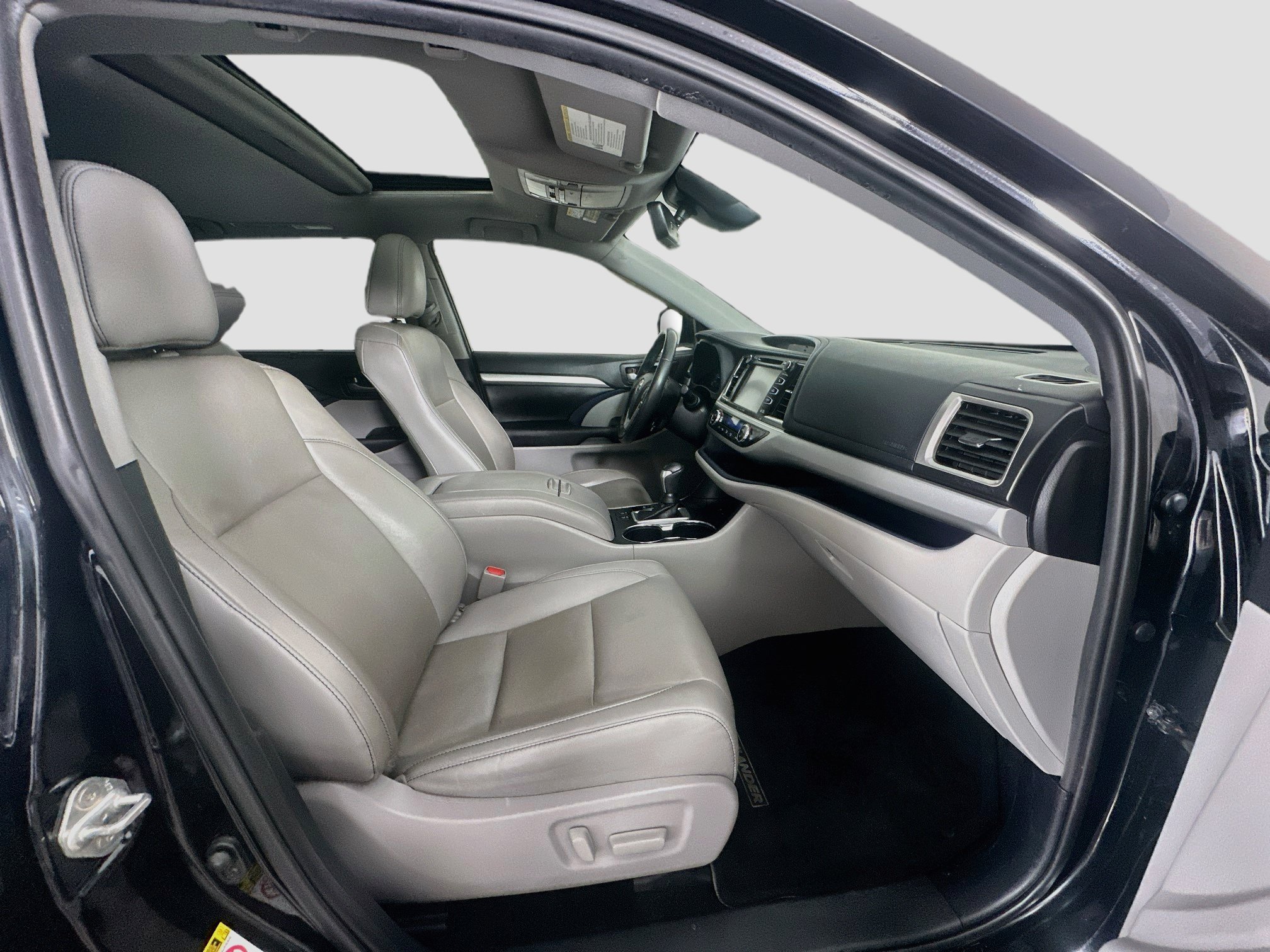 Used 2019 Toyota Highlander XLE FWD image 34