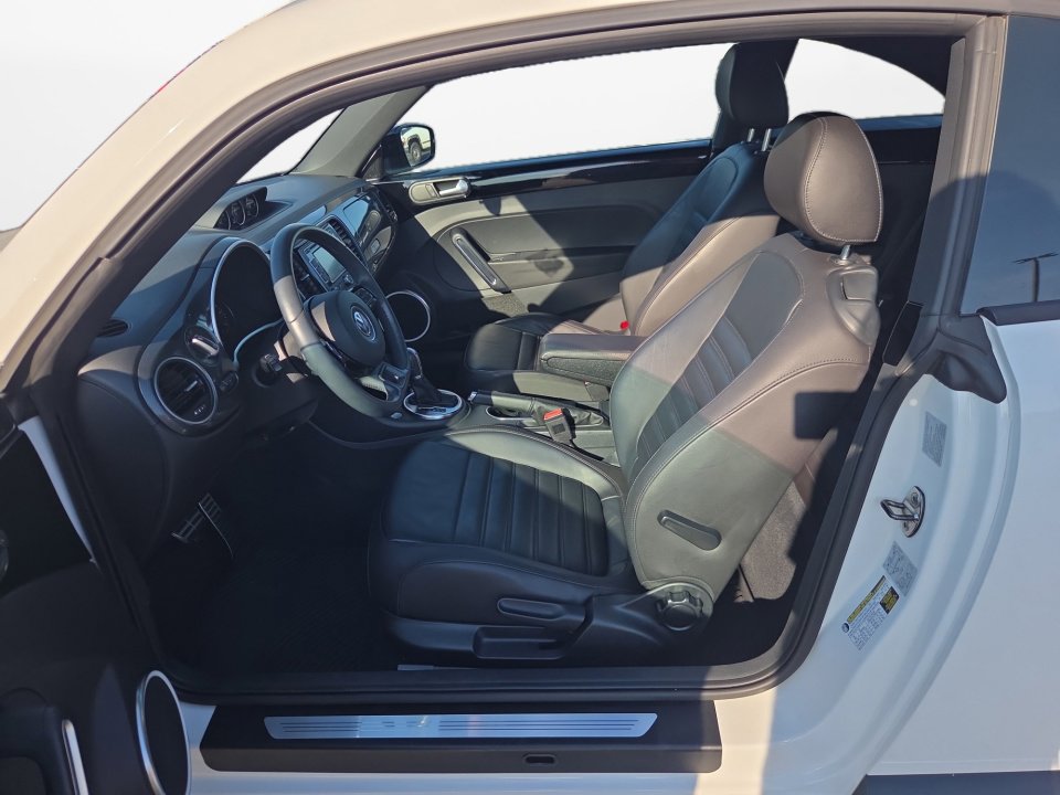 Used 2012 Volkswagen Beetle Turbo FWD image 11