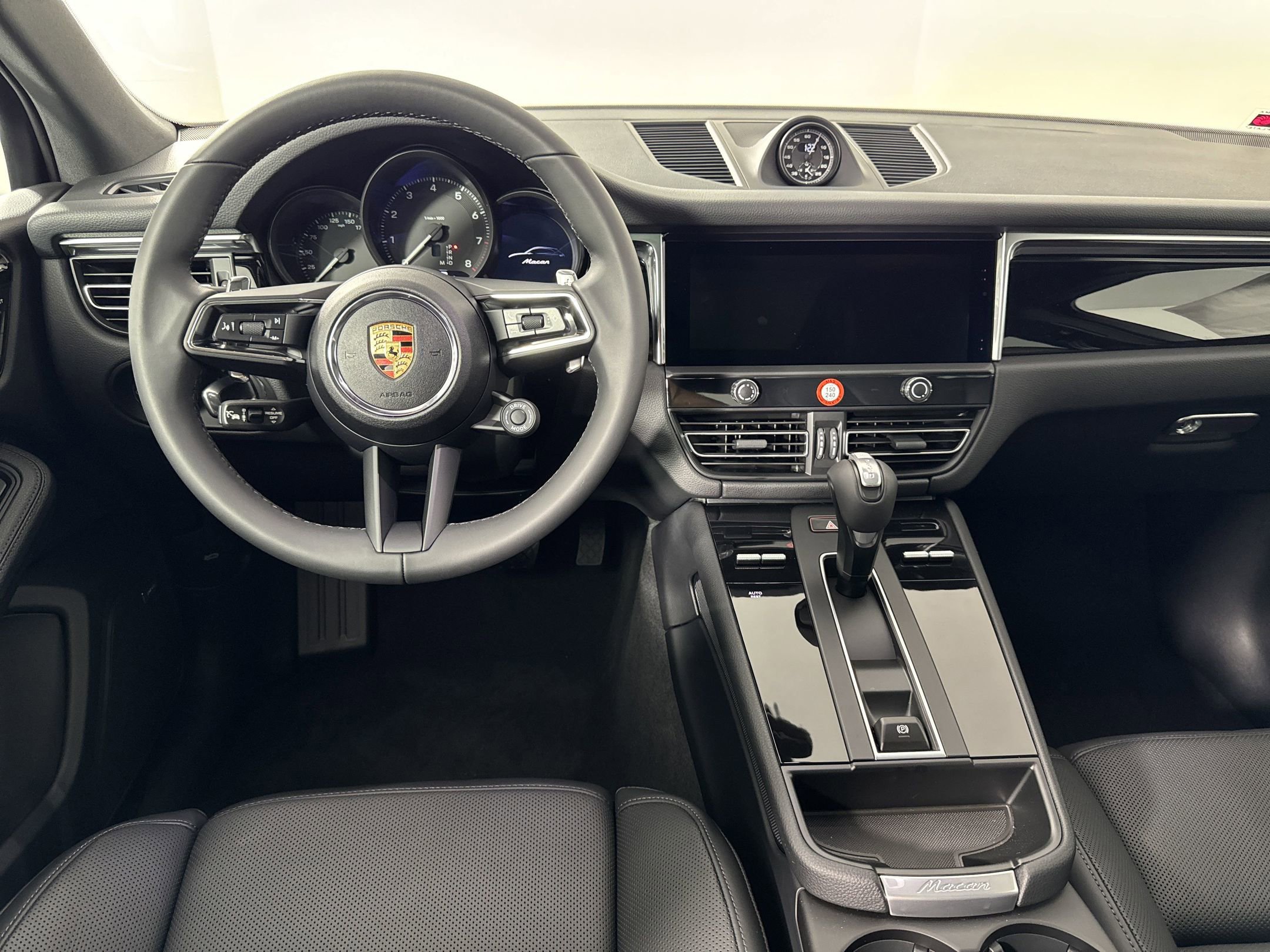 Certified 2025 Porsche Macan image 26