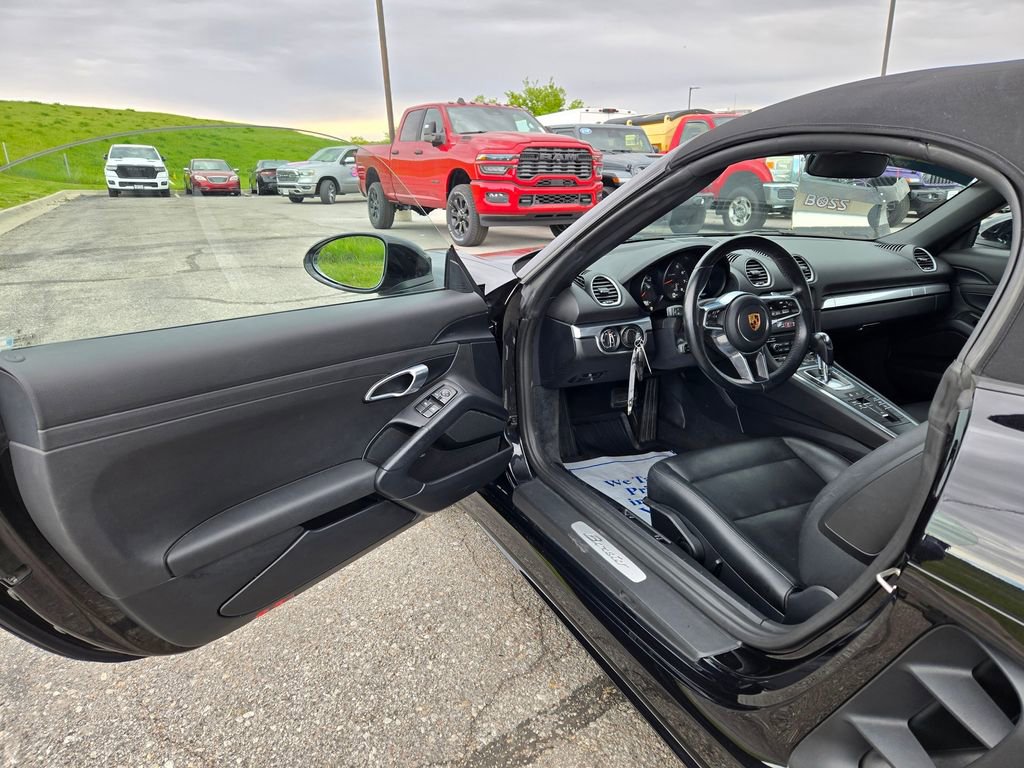 Used 2019 Porsche 718 Boxster RWD image 12