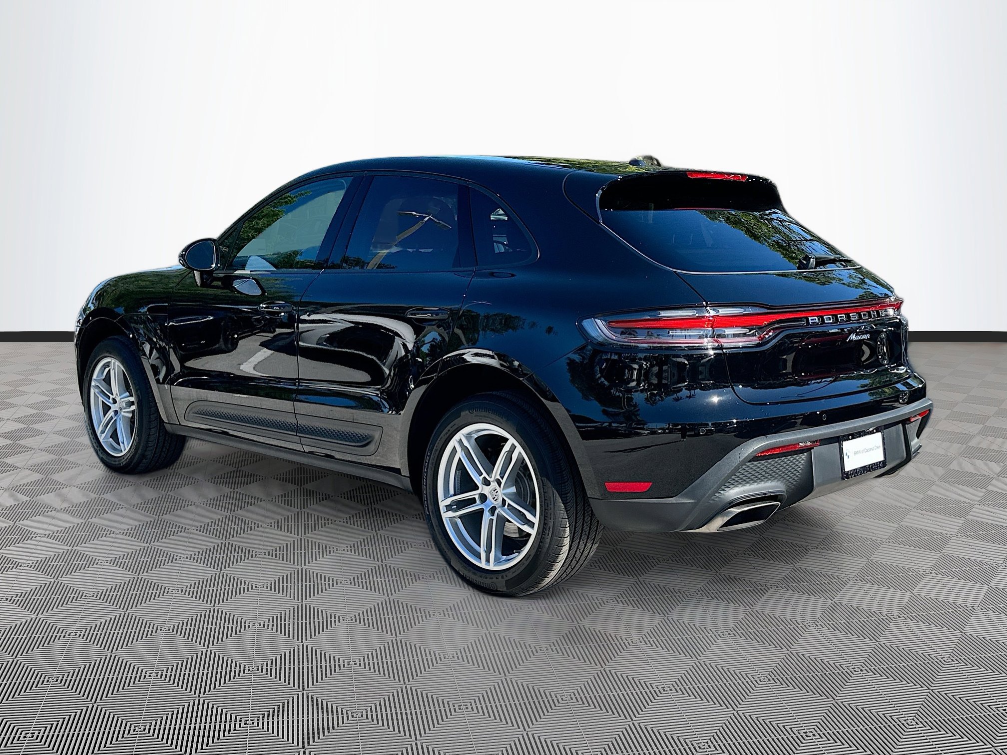 Used 2024 Porsche Macan image 5