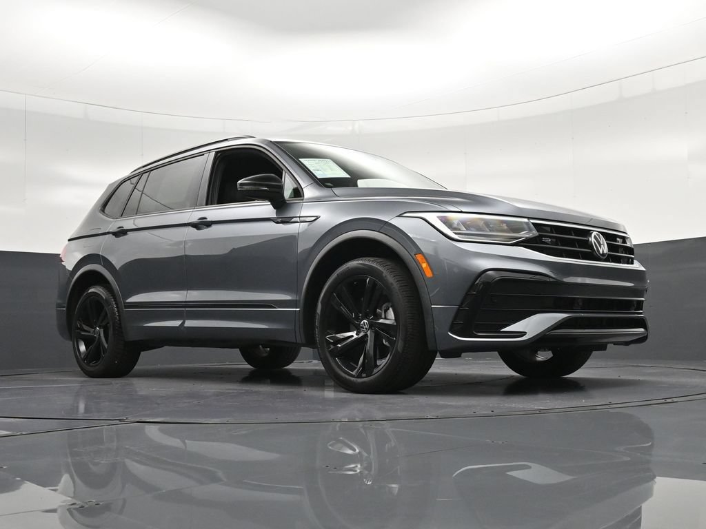 Used 2023 Volkswagen Tiguan SE R-Line FWD image 32