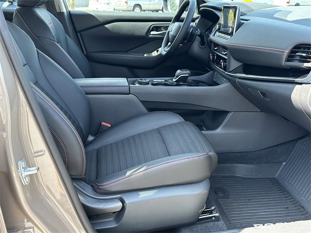 Certified 2025 Nissan Rogue SV image 14