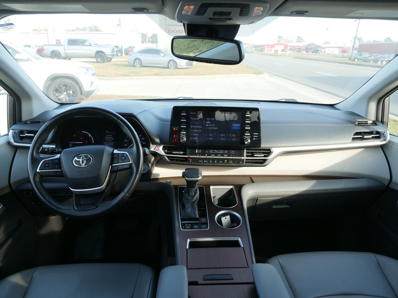 Used 2021 Toyota Sienna XLE FWD image 19
