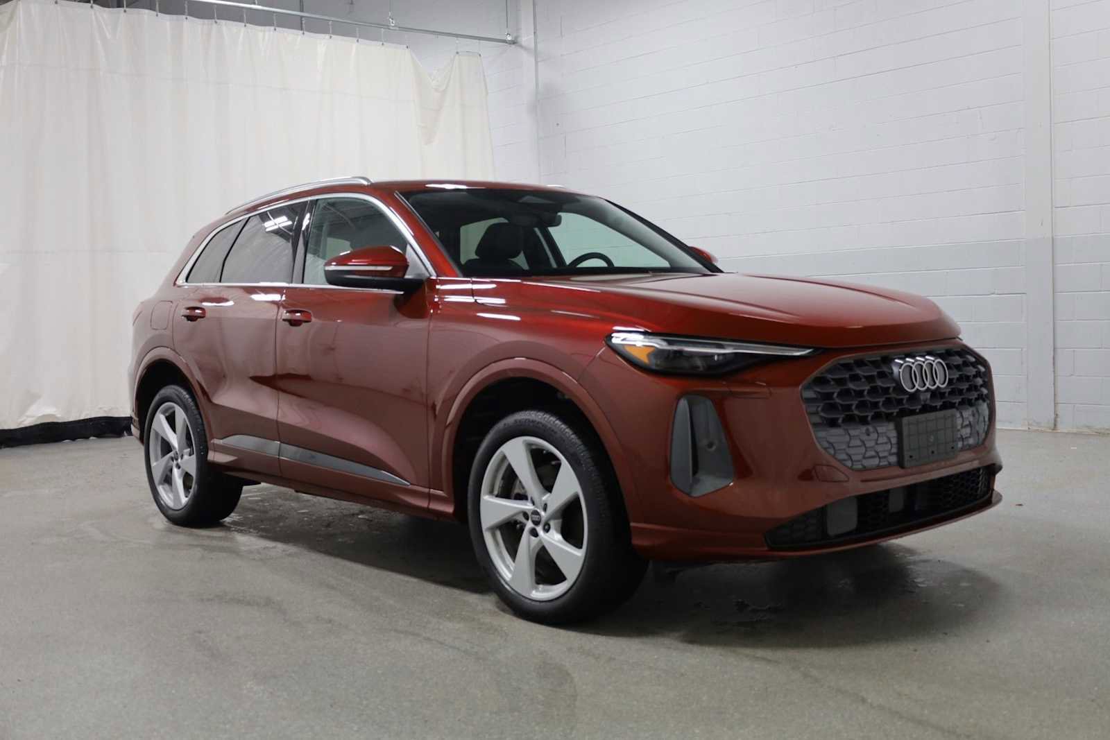 Used 2025 Audi Q5 Premium Plus w/ Premium Plus image 13