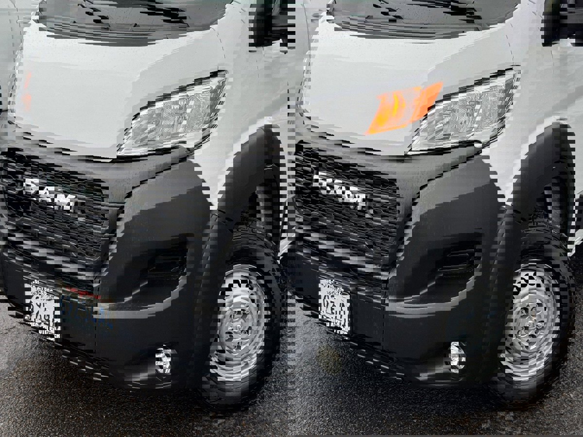 Used 2025 RAM ProMaster 2500 w/ Convenience Group image 3