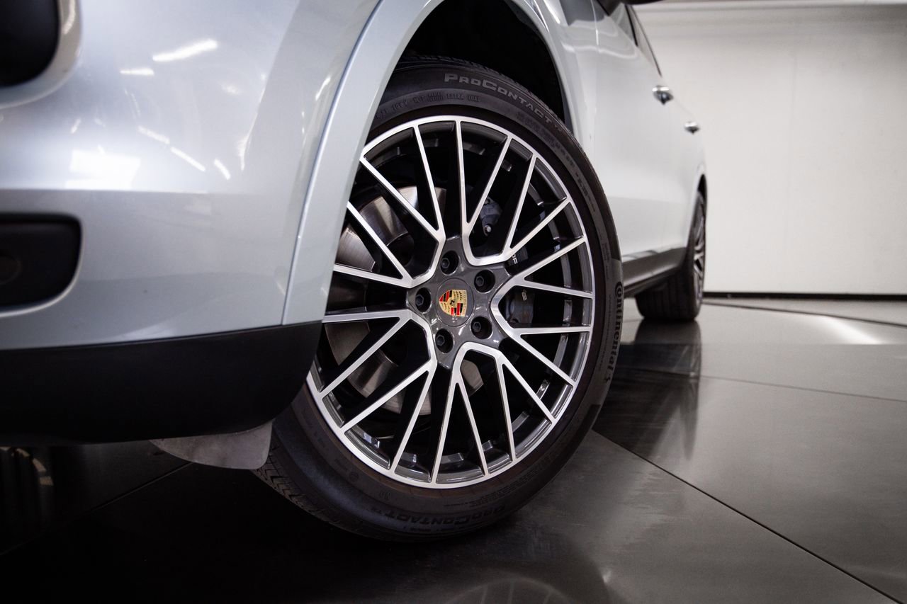 Certified 2023 Porsche Cayenne AWD/4WD image 12