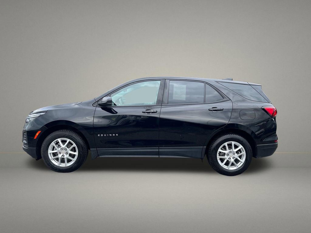 Used 2023 Chevrolet Equinox LS AWD/4WD image 2