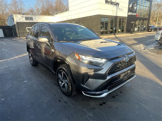Used 2024 Toyota RAV4 SE image 2