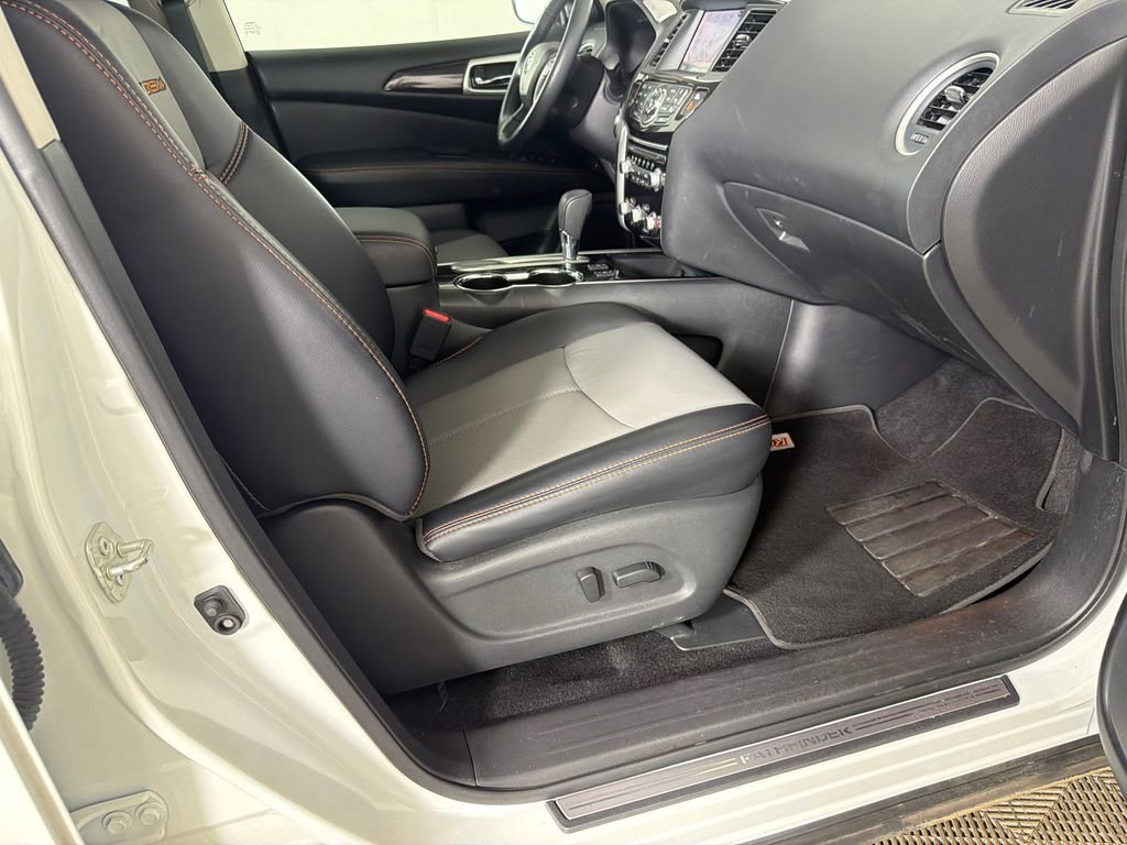 Used 2016 Lexus IS 200t w/ F Sport Package RWD image 15