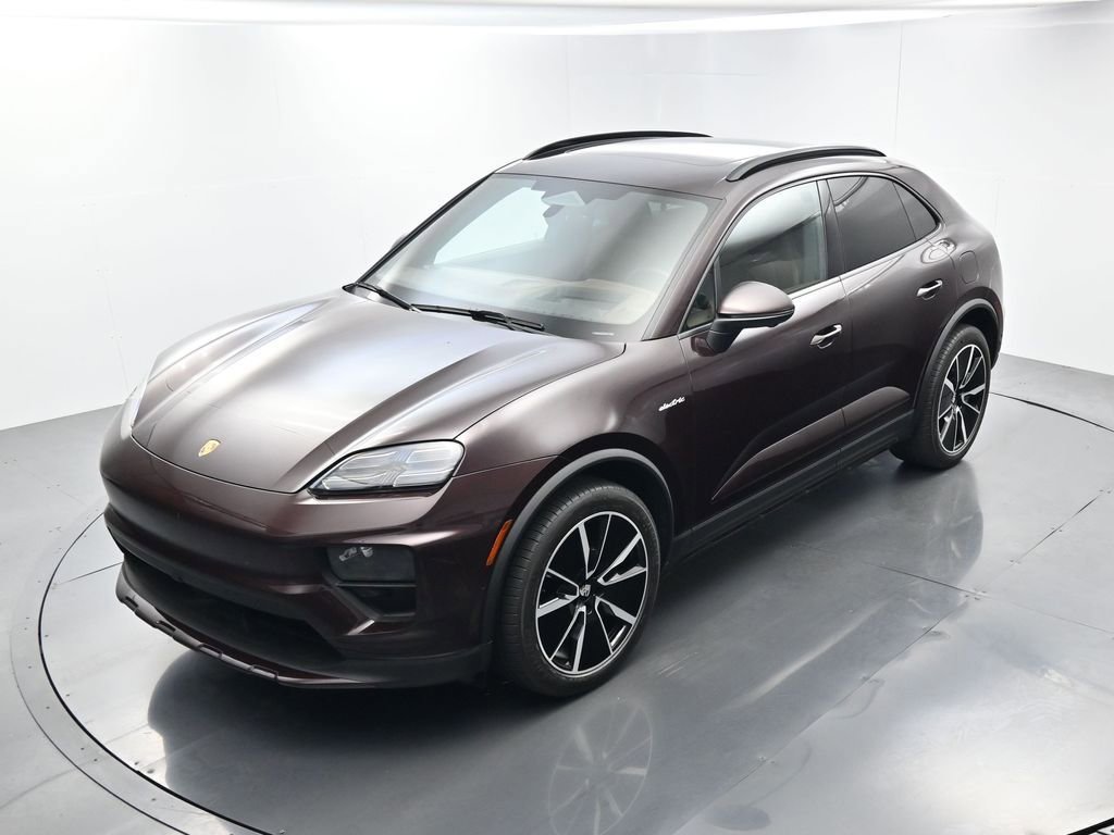 Certified 2025 Porsche Macan Electric image 32