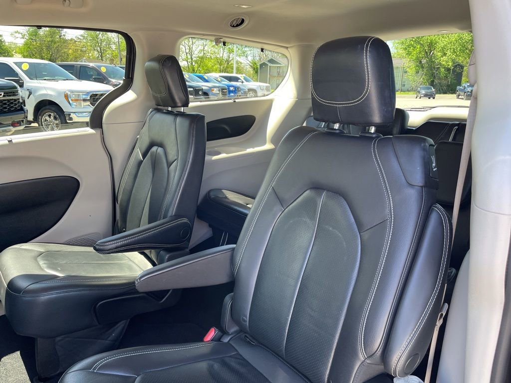 Used 2022 Chrysler Pacifica Touring-L FWD image 39