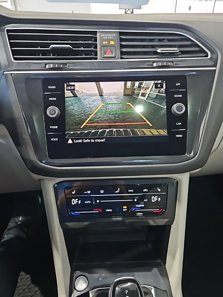 Certified 2024 Volkswagen Tiguan SE w/ Panoramic Sunroof Package image 32